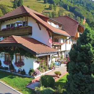 Ferienwohnung ganz in Holz in Brandenberg mit Terrasse